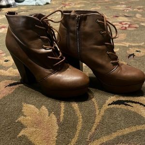 Brash size 8 women’s ankle boots brown like new
